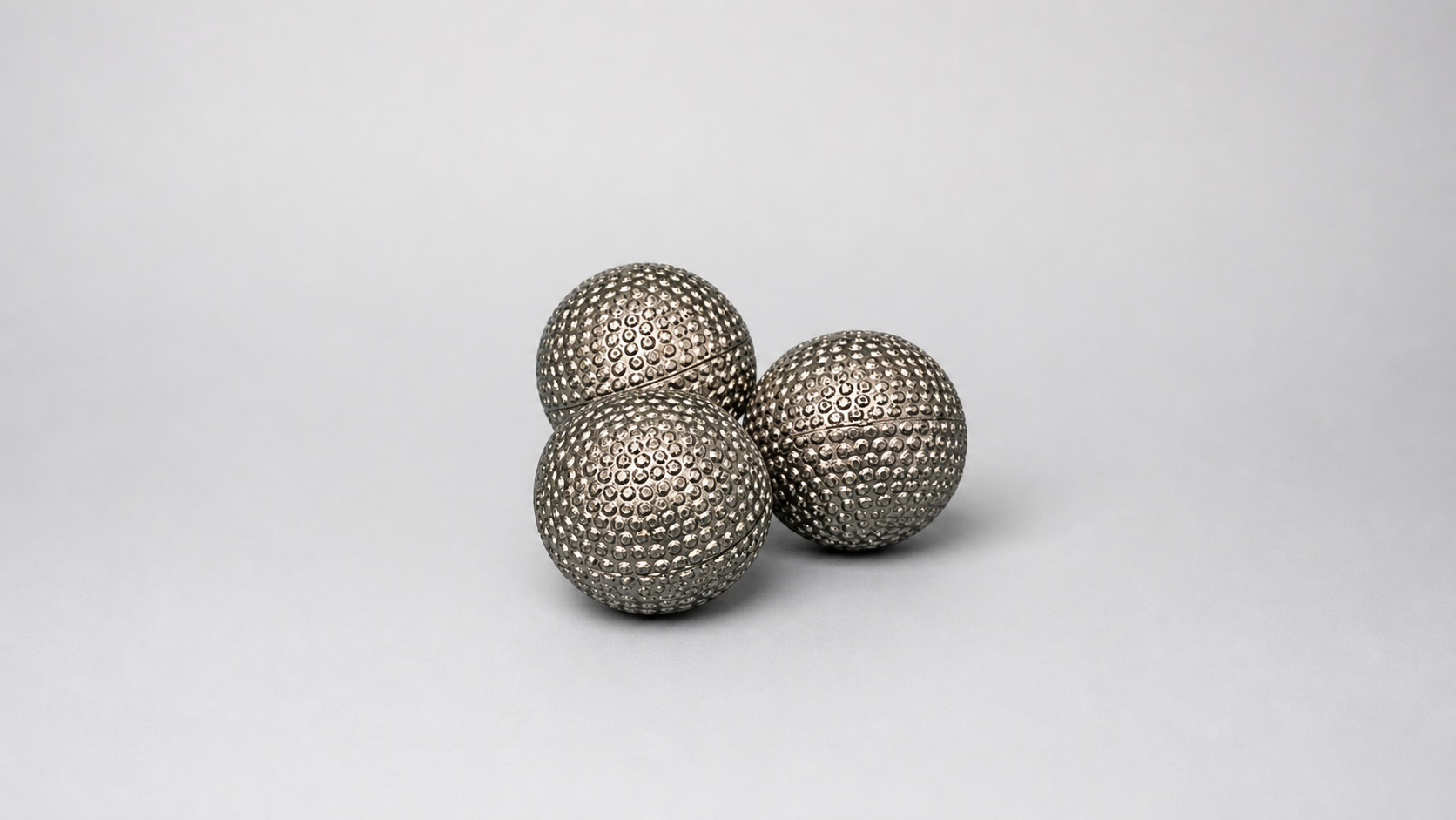 Multiplying Balls by Vernet - Trick on a neutral studio background