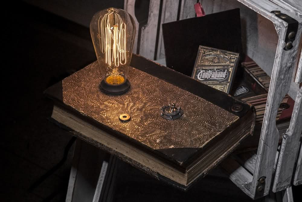 Contraband - Playing Cards and Magic Tricks - 52Kards