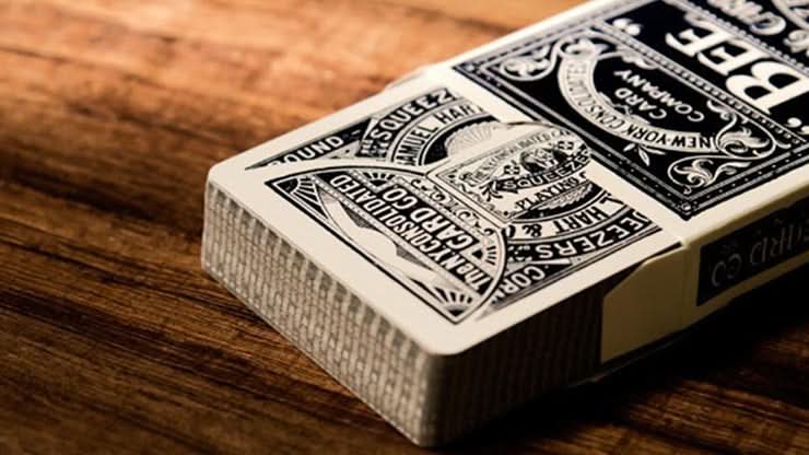 Bee Erdnaseum - Playing Cards and Magic Tricks - 52Kards