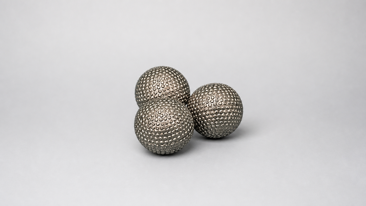 Multiplying Balls by Vernet - Trick on a neutral studio background