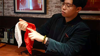 Red & White Beyond the Secret -Ethan Yip's Color Changing Silk Routine