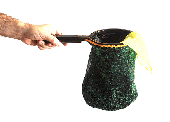 Change Bag Fantasy REPEAT (Green) by Bazar de Magia - Tricks product video — 52Kards