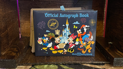 Autograph Hound (Gimmicks and Online Instruction) by Rian Lehman - Trick product video — 52Kards