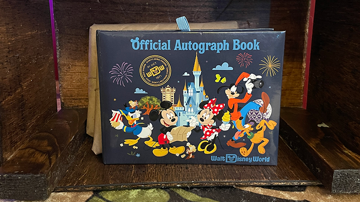 Autograph Hound (Gimmicks and Online Instruction) by Rian Lehman - Trick product video — 52Kards
