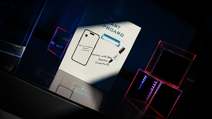 Smart Clipboard (Black) by Pitata Magic product video — 52Kards