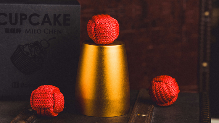 Cupcake 2.0 (Gold Metal) by Milo & Bacon Magic product video — 52Kards
