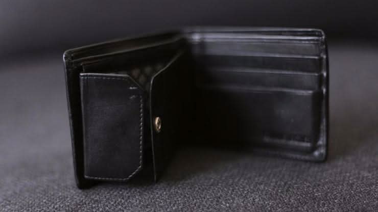 Real Man's Wallet product video — 52Kards
